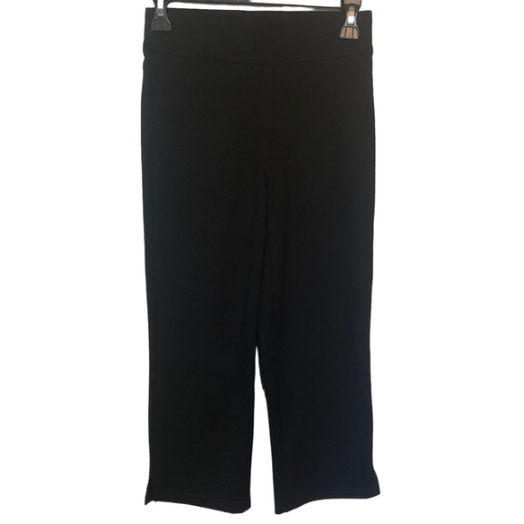 Nygard Slims Black Capris - Picture 2 of 4
